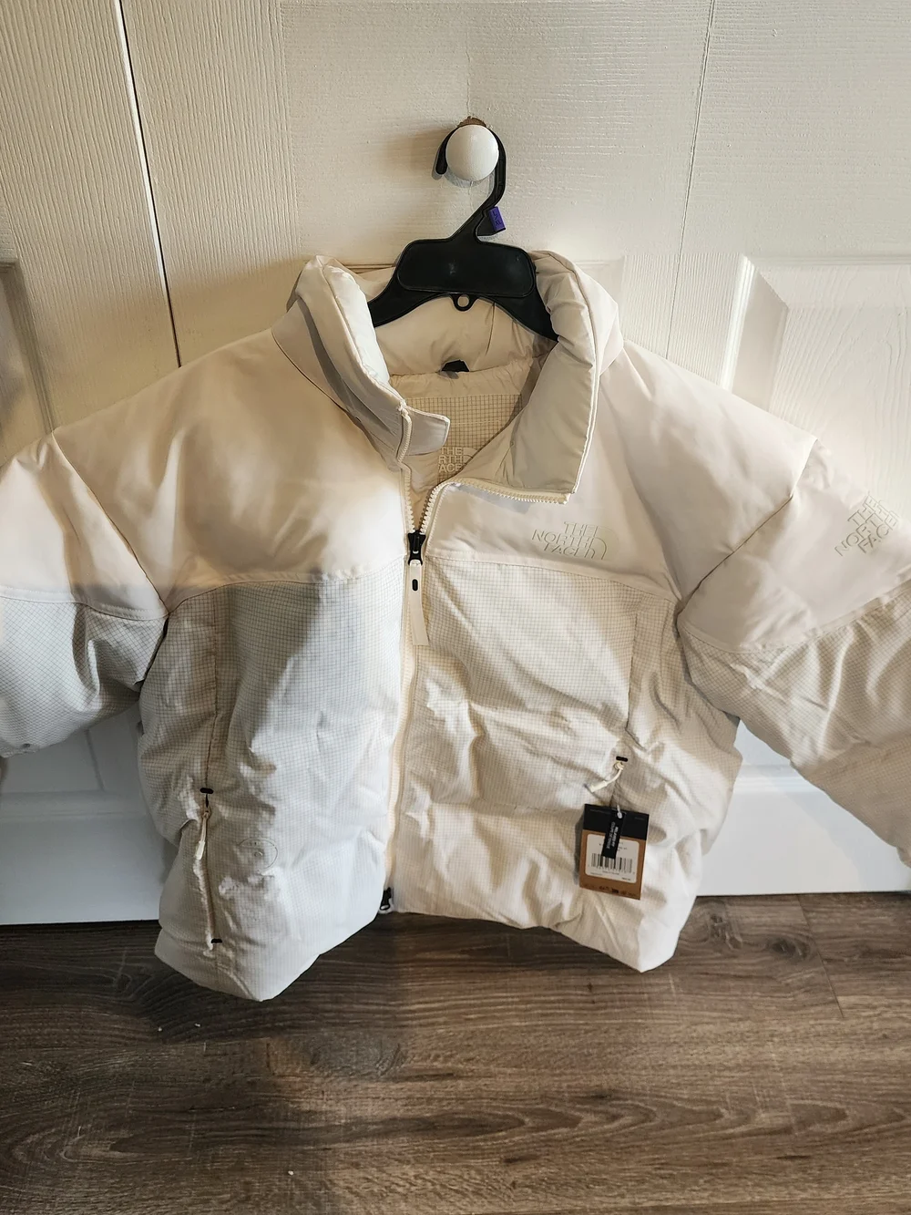 The North Face Men's Remastered Nupste Puffer Jacket in White Dune (L)